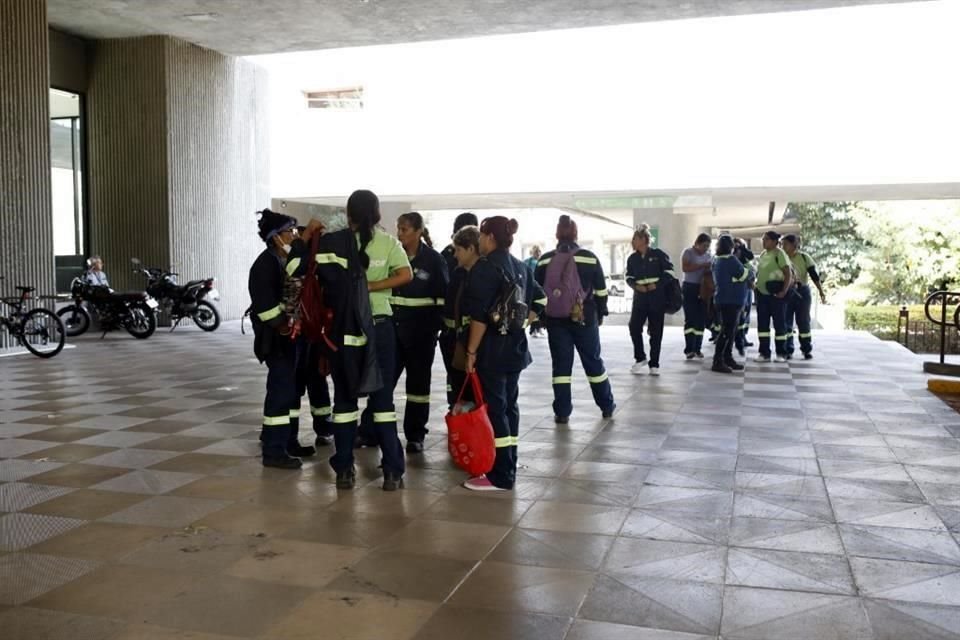 No es la primera vez que los trabajadores de Simeprode protestan afuera del Congreso local.