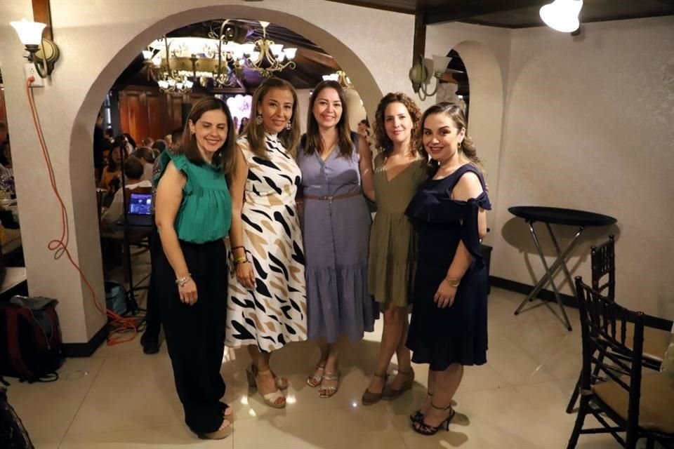 Karina Fernández, Laura Lozano, Ivett Polo, Karina Lozano y Erika Morales