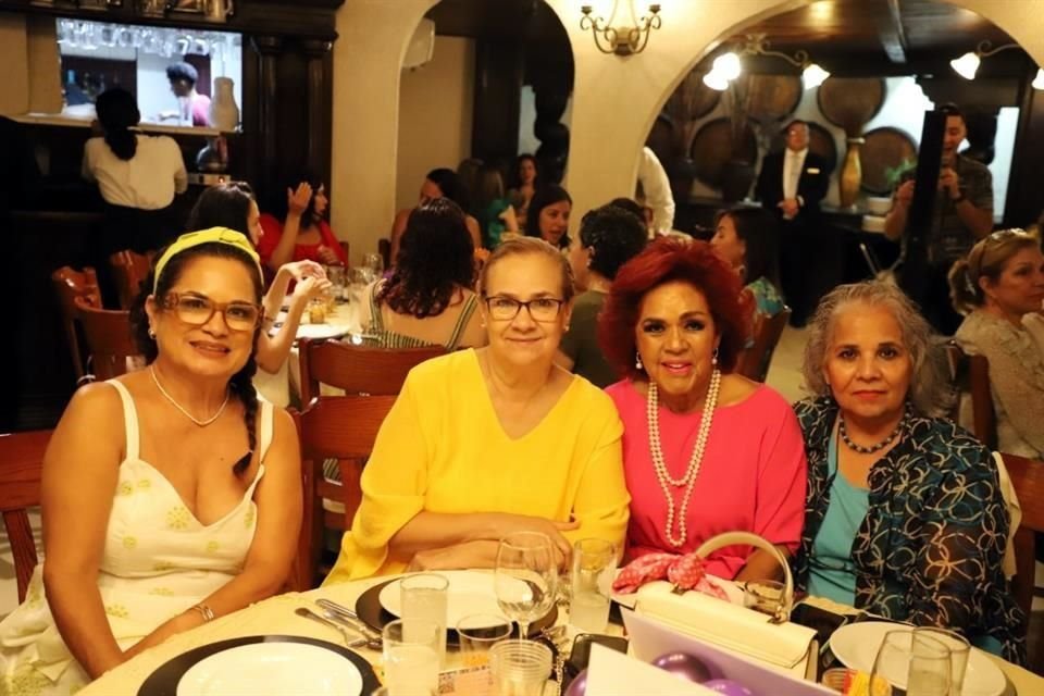 Lucy Zapata, Alma Arroyo, Vicky González y Diana Solar