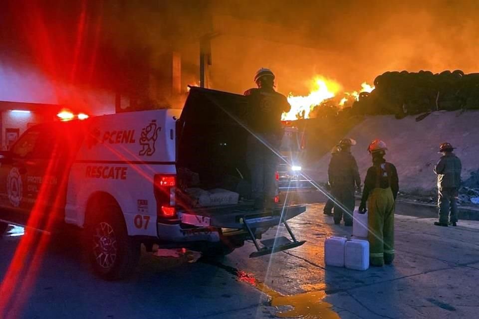 El incendio se registró durante la madrugada en la planta de transferencia de Simeprode, ubicada en Guadalupe.