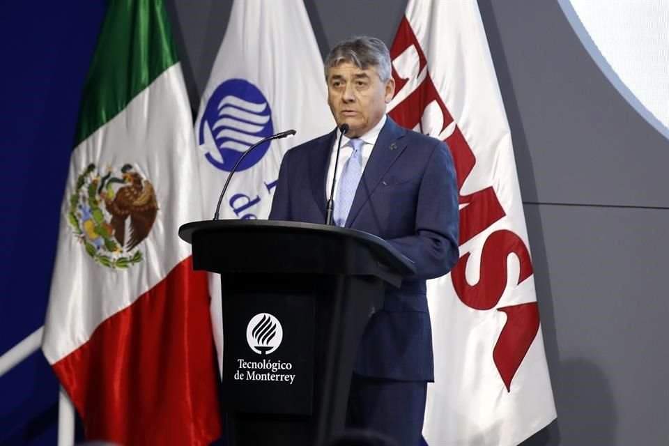 José Antonio Fernández participó en el evento del 30 aniversario del Premio Eugenio Garza Sada.