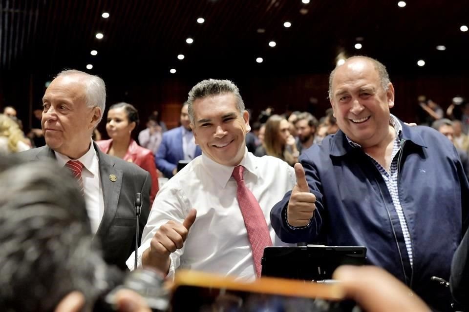 Alejandro Moreno (centro) este martes en la Cámara de Diputados.