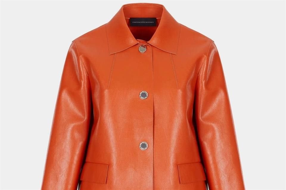 La casa de moda española Purificación García anunció su nueva colección de bolsos y ropa para este invierno 2023, con temática alegre y geométrica.