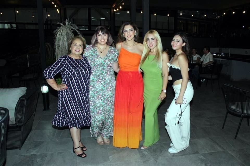 Carmen Rodríguez, Erika López, Nelly Alanis, Berenice Alanis y Mía Cantú