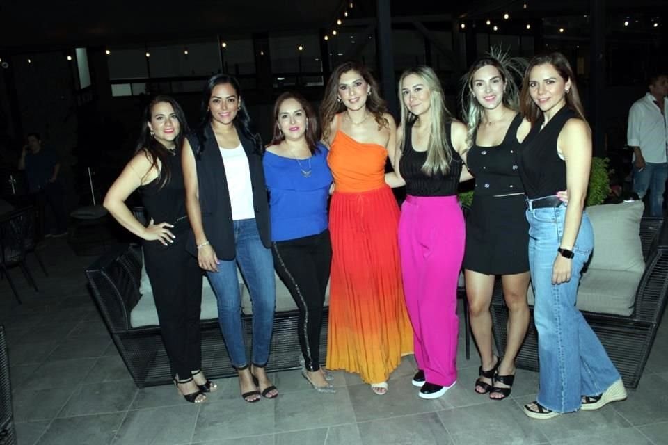 Carmen Herrera, Dany de Moyar, Alejandra Garza, Nelly Alanis, Selene Martínez, Sally Acuña y Adriana Vélez