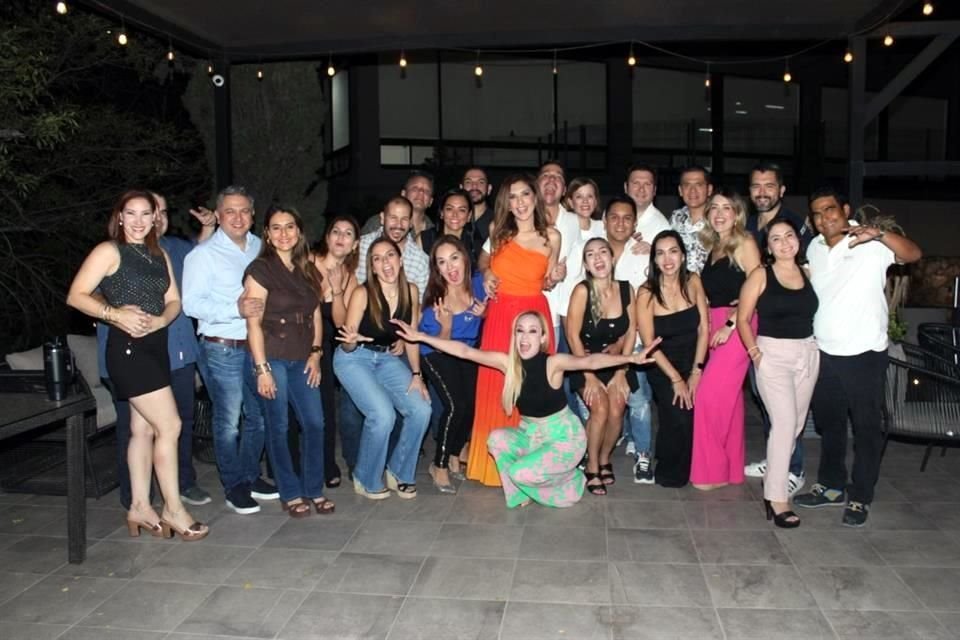 Nelly Alanis celebra su aniversario 44 con un reunión entre amigos y familiares, en el Deportivo Cumbres.