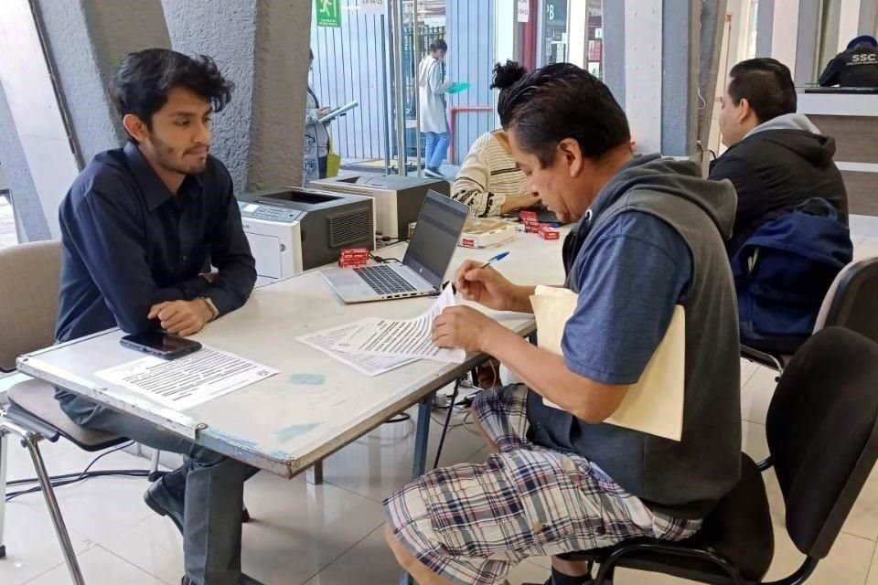 Médicos y enfermeras lamentaron que tampoco hay certeza de su nueva situación laboral con la firma de nombramientos. 