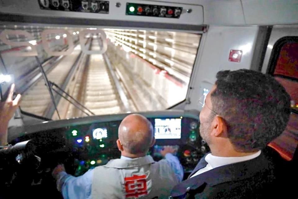 El Jefe de Gobierno de la CDMX acudió a un tramo rehabilitado de la Línea 1 del Metro.