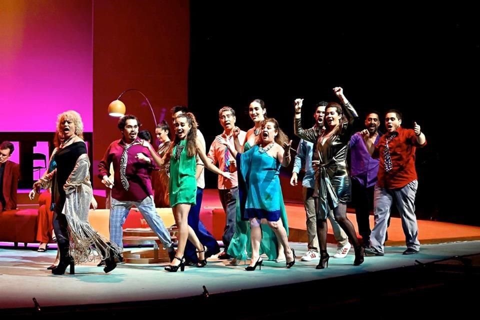 El vestuario y la escenografía de la ópera recordarán a la estética de Almodóvar.