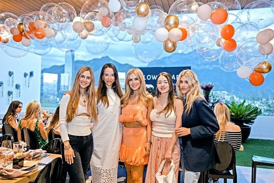 María Mercedes Simón, Pily Villascusa, la festejada, Karen Almaguer y Fer Medina
