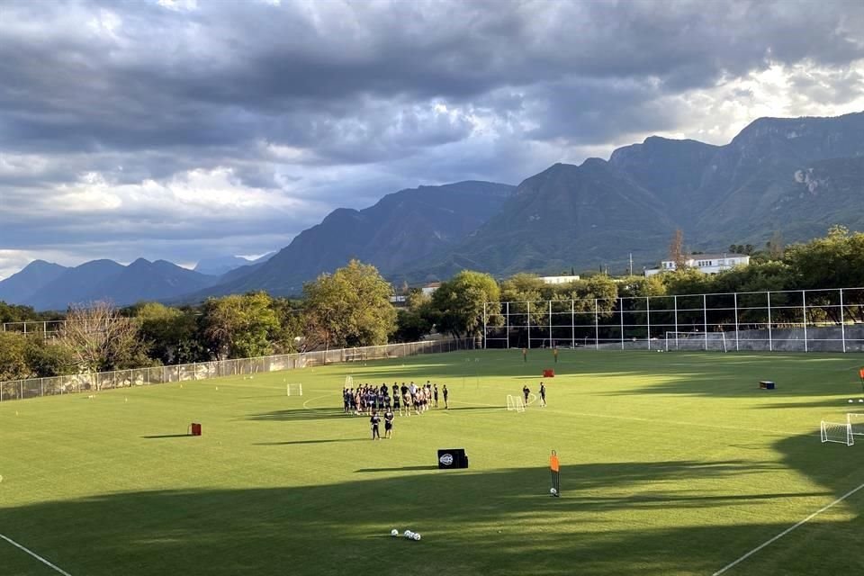 El Monterrey entrenó este jueves en El Barrial y realizó un convivio al final de la práctica.