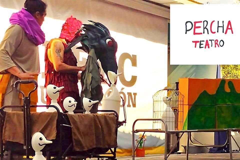 Percha Teatro estrenó ayer 'La leyenda del hombre pájaro' en una escuela pública de Apodaca.