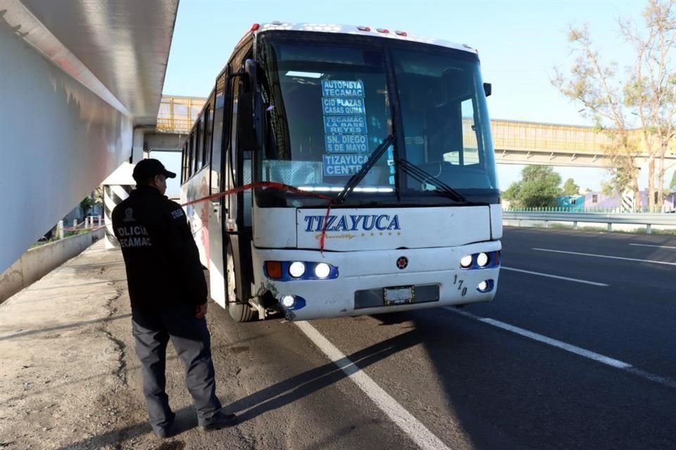 Daniel, el chófer de un autobús de pasajeros fue asesinado a balazos ayer, después de que tres sujetos asaltaran a pasajeros.