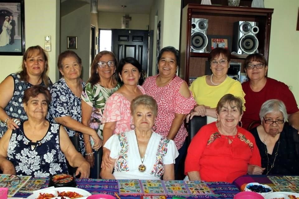 Adriana Solís, Gregoria Hernández, Irene Delgado, Mercedes Ramírez, Gabriela Gutiérrez, Lupina Galindo, Silvia Galindo, Antonia González, Carmen Vera Valadez, María Luisa Flores y Raquel Cruz