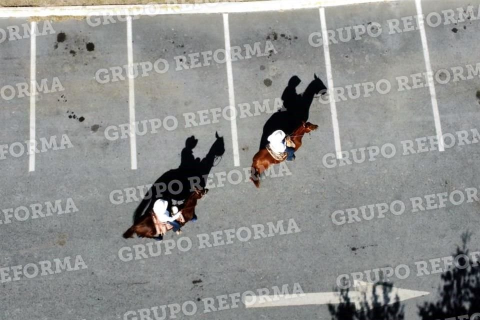 Los jinetes fueron citados en el estacionamiento de Parque Fundidora.