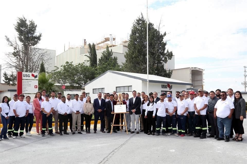 La Planta Saltillo celebra un pasado de logros sobresalientes y mira con entusiasmo hacia un futuro prometedor de innovación, seguridad y liderazgo en la industria de yesos.