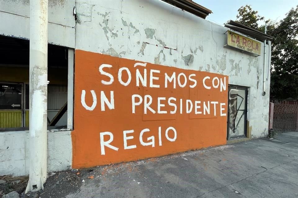 Una de las bardas pintadas por Armando Alanís, de Acción Poética, fue realizada en la Avenida Chapultepec.