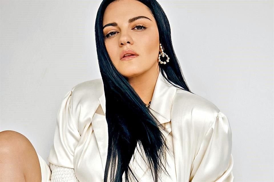 Maite Perroni está feliz de regresar a la música con RBD, pero también se brillar en la actuación, la producción y en especial, como mamá.