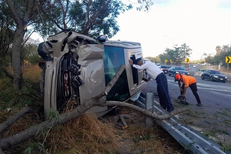 El accidente fue reportado a las 6:50 horas en el Bulevar Miguel de la Madrid, 500 metros antes de las casetas de cobro de la Autopista a Reynosa.