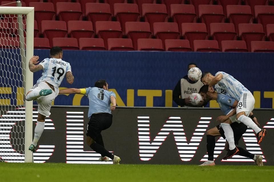 De esta manera remató Guido para el gol.