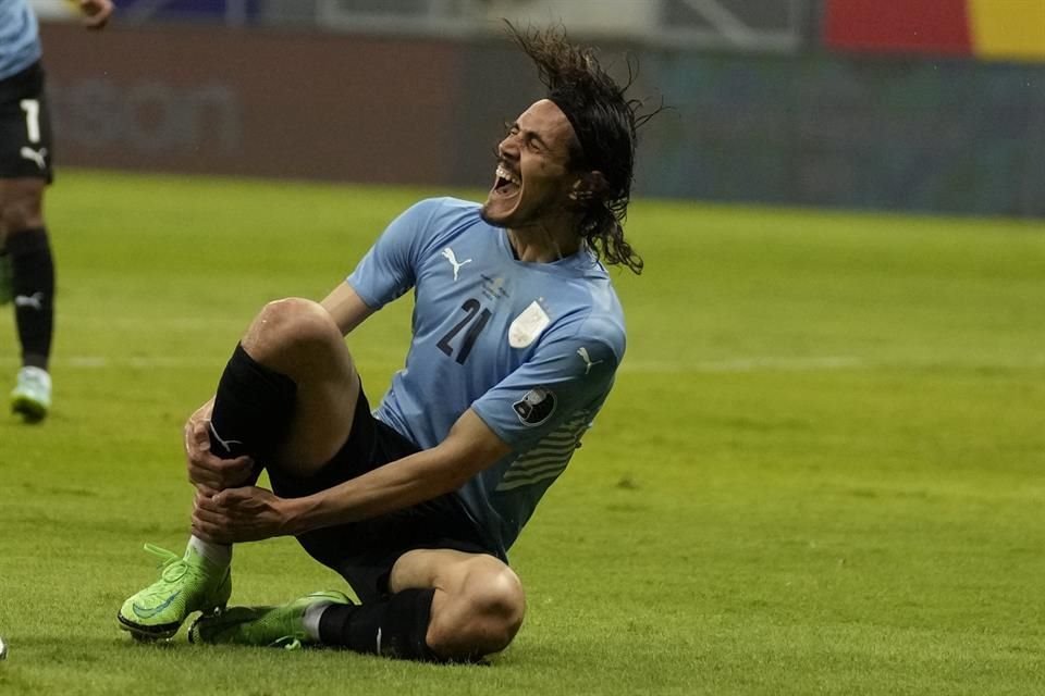 Hubo polémica por un posible penal sobre Cavani que no se marcó ni se revisó.