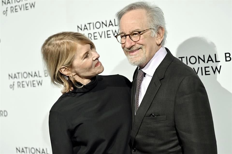 El cineasta Steven Spielberg y su esposa, Kate Capshaw, donaron 1.5 millones de dólares a los afectados por las huelgas en Hollywood.