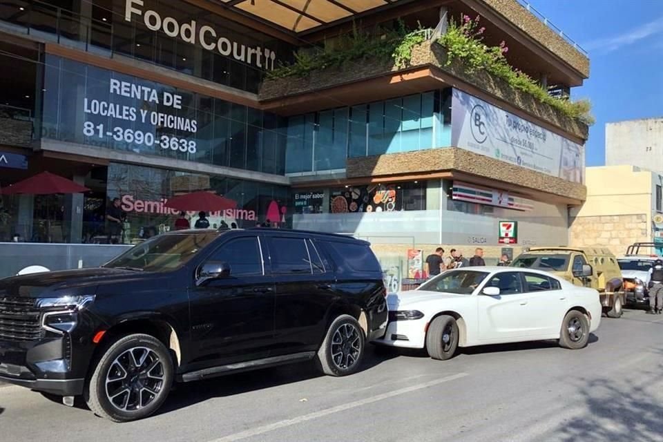 El edificio se encuentra en el cruce Padre Mier y Serafín Peña.