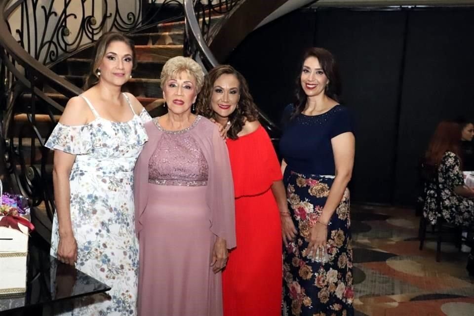 Mónica Narváez, Ana María Izaguirre, Gabriela Narváez y Rocío Narváez