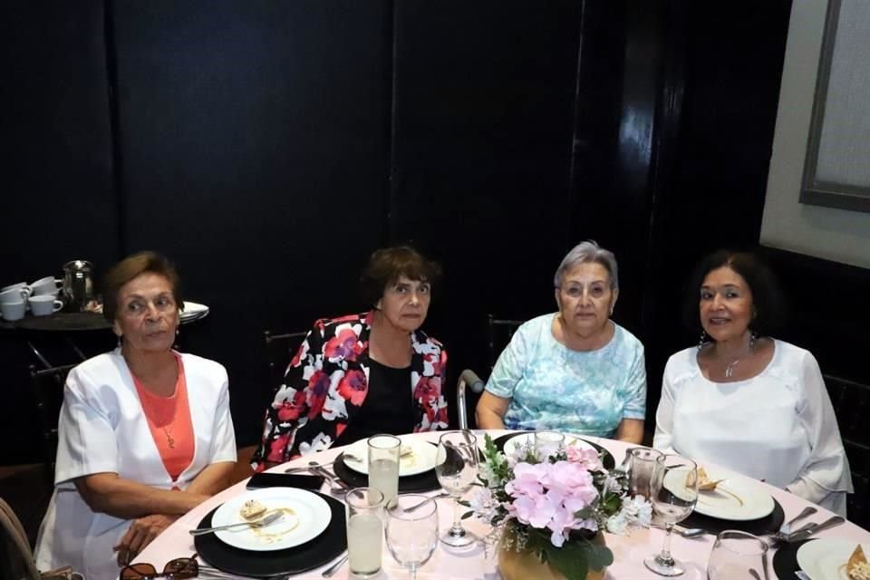 Elva Robledo, Leonol Robledo, Esperanza Treviño y Mireya Robledo