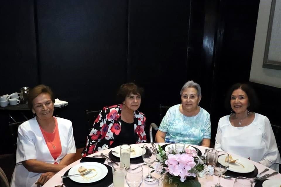 Elva Robledo, Leonol Robledo, Esperanza Treviño y Mireya Robledo