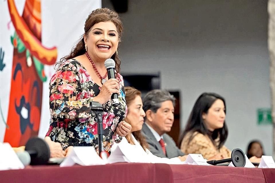 La Alcaldesa durante la Feria de la Enchilada en Iztapalapa.