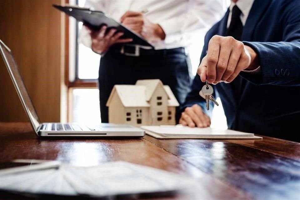 Si ya tienes bien claro a quién dejarás algún inmueble que posees, tal vez te convenga valorar entre hacer una donación o un testamento.