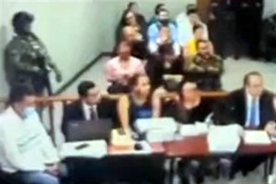 Al menos tres marinos custodiaron la audiencia del Fiscal de Morelos.