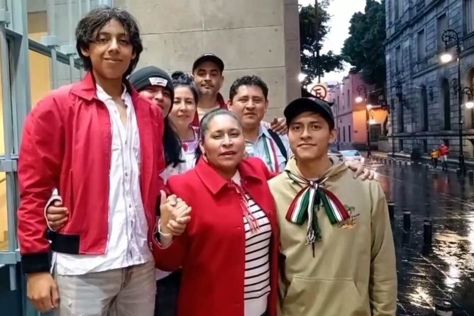 La presidenta del Senado, Ana Lilia Rivera, grabó un mensaje que subió a sus redes sociales en el que graba su llegada al Zócalo de la Ciudad de México, para los festejos patrios.