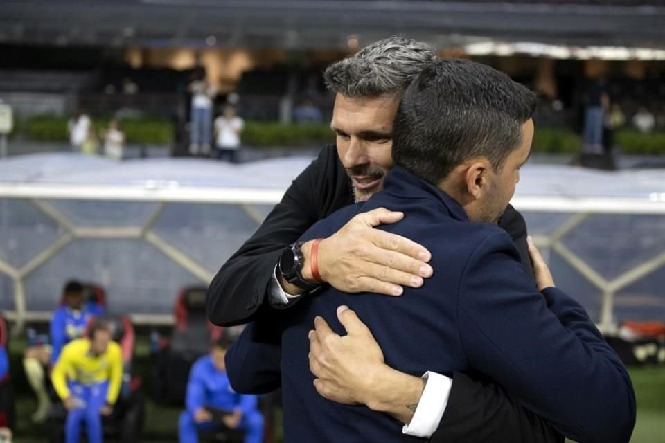 Fernando Ortiz y Nicolás Larcamón se han enfrentado 6 veces, y el DT de Rayados va invicto.