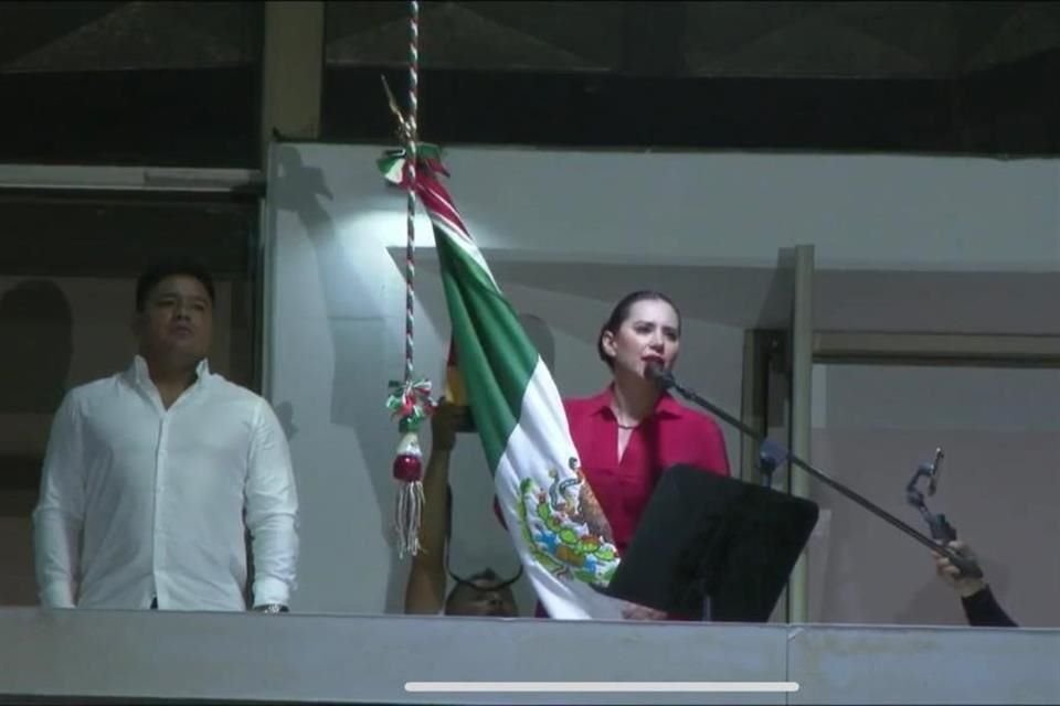 Pese a tratarse de un evento cívico, la Alcaldesa Sandra Cuevas incluyó a lo que denominó la fe y la energía de los mexicanos entre sus vivas.