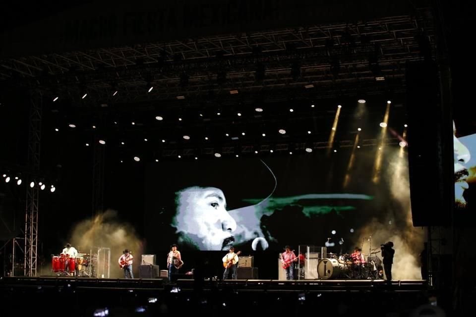 La agrupación de Zapata, Texas, ofreció lo mejor de su repertorio de música norteña.