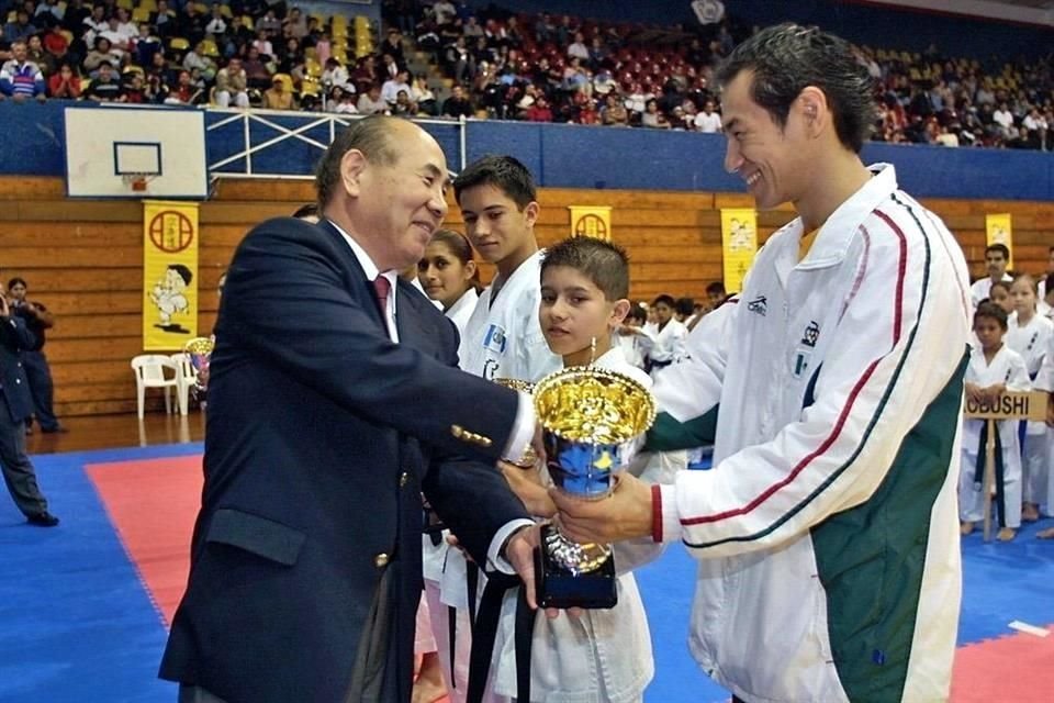 Alonso Murayama (der.), hijo de Kunio, sigue su legado en México y en otros países.