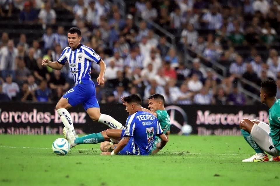 El Monterrey tomó ventaja tras un autogol de Osvaldo Rodríguez.