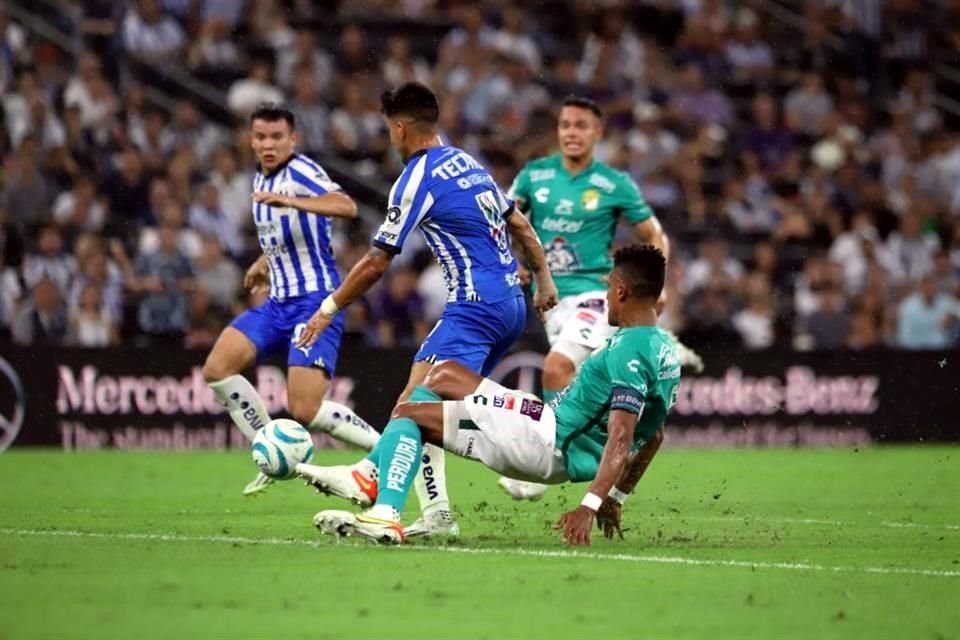 El Monterrey tomó ventaja tras un autogol de Osvaldo Rodríguez.