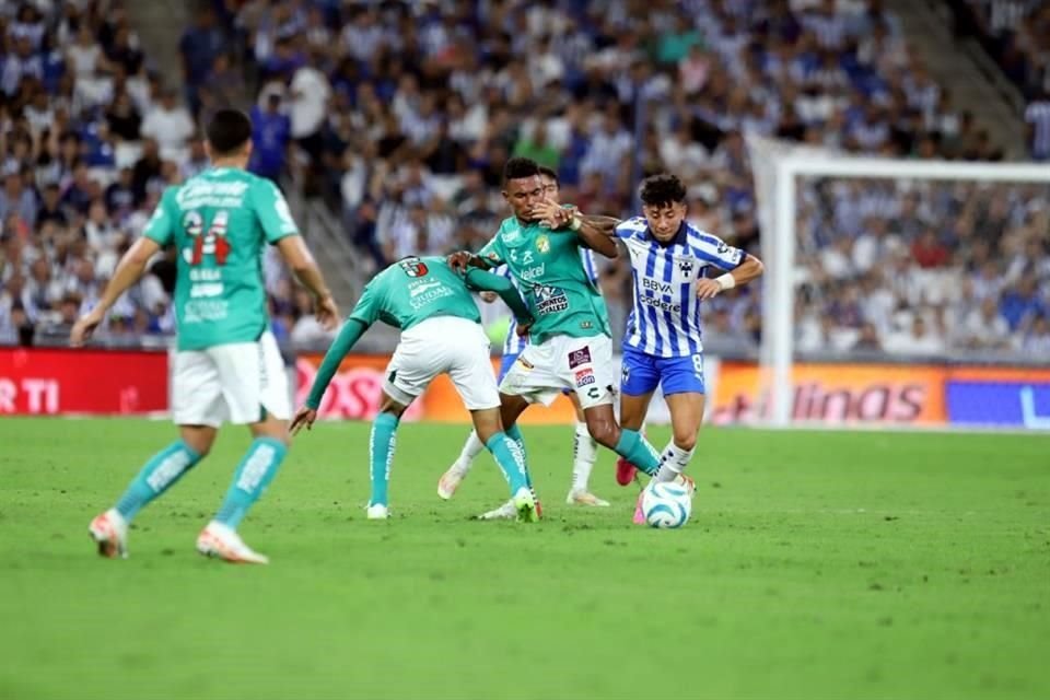 Los Rayados vencieron 3-1 a León previo al Clásico Regio, que jugarán posiblemente sin delanteros ni el español Sergio Canales.