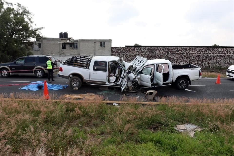 Un hombre falleció como resultado de un choque, la madrugada de este domingo, entre dos camionetas en la autopista México-Pirámides.