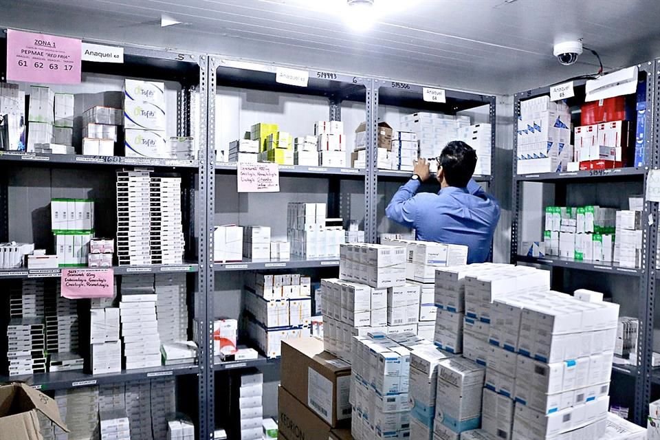 El plazo para que el Gobierno federal pague la deuda que acumula con la industria de la fabricación y distribución de medicamentos se amplió hasta finales de abril.