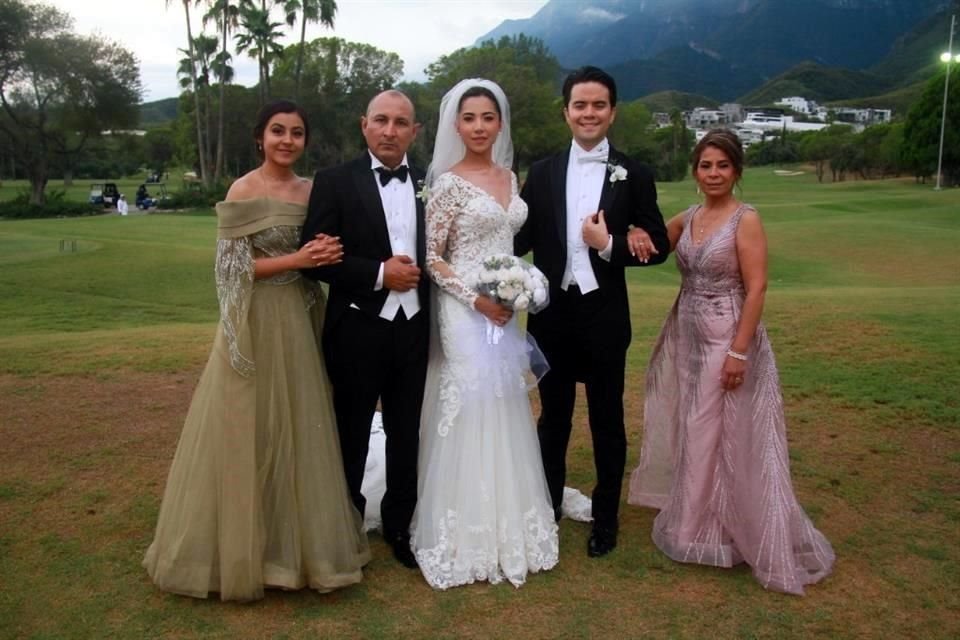 Vanessa González García, Luis González Ayala, Rocío Belem González García, Raúl Alejandro Ramírez Hernández y Susana García de González