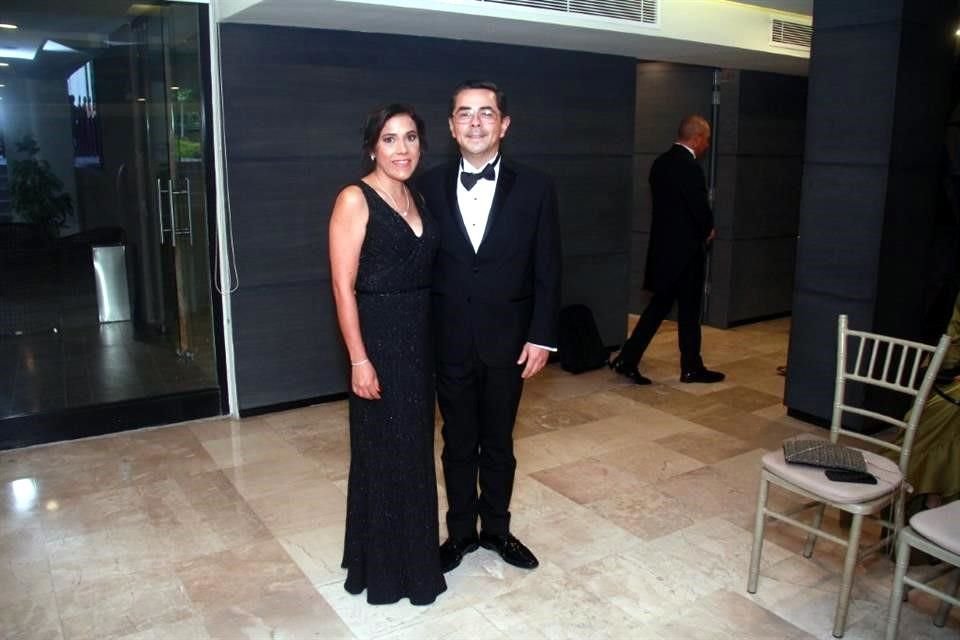 Alma Rodríguez y Salvador Hernández
