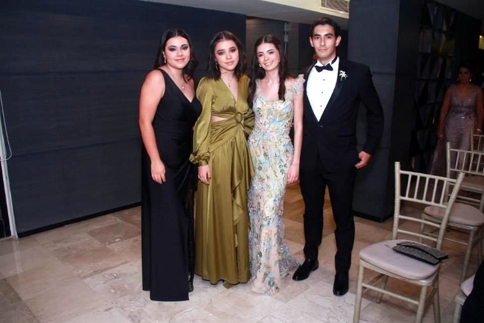 Carolina Hernández, Daniela Hernández, Ana Sofía Andonie y Roberto Andonie