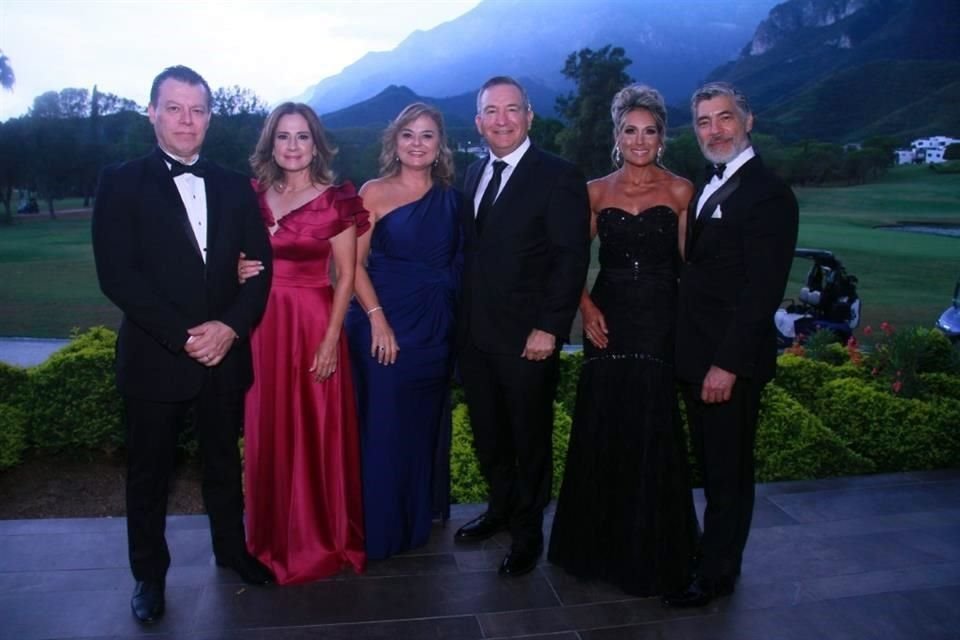 Gabriel Montemayor, Esthela Esparza de Montemayor,  Betty Gutiérrez de Cortés, Gerardo Cortés González, Maricela Garza de Montemayor y Raúl Montemayor Treviño