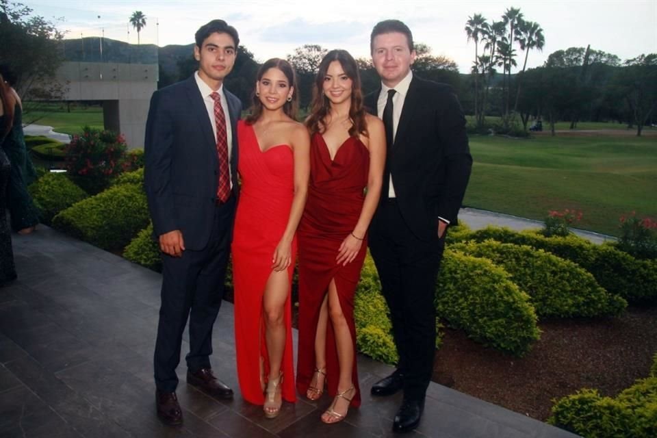 Patricio de la Torre, Katia Ramírez, Sofía Ramírez y Diego Treviño