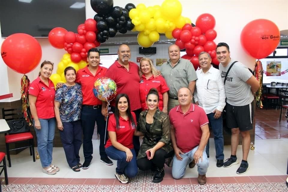 Norma Licia Garza de Rodríguez, Graciela Garza Peña, Omar Hernández, Rolando Lara González, Rosario Garza de Lara, Raúl Lara González, Víctor Ramírez, Osvaldo Martínez, Angélica Lara, Carolina Valadez