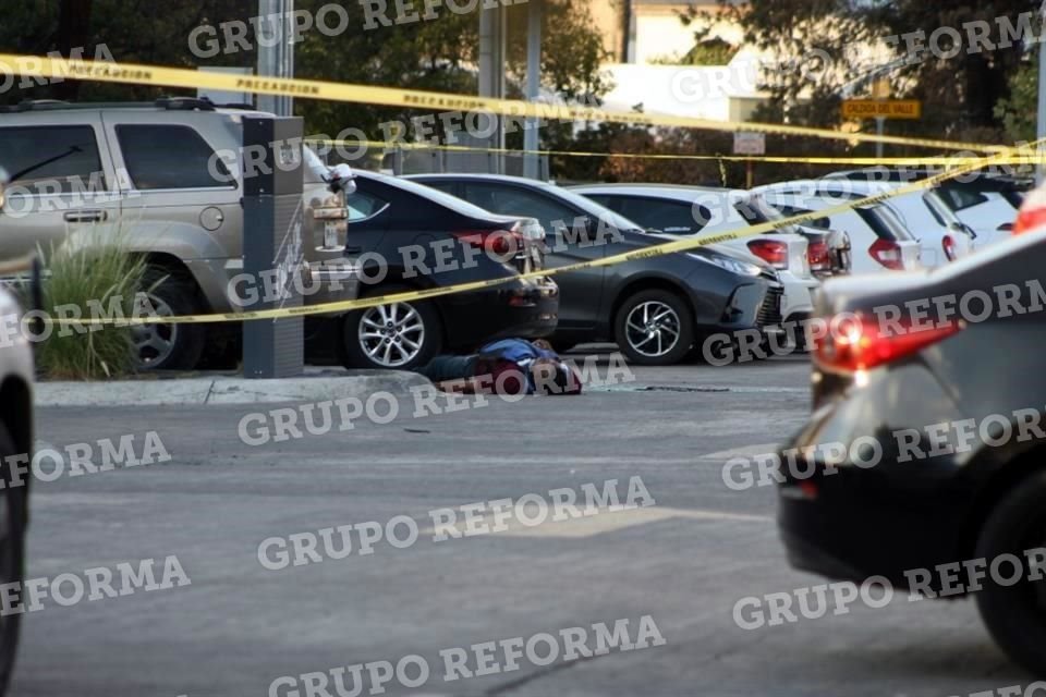 Según datos proporcionados, el hombre trabajaba como acomodador de autos en el estacionamiento.